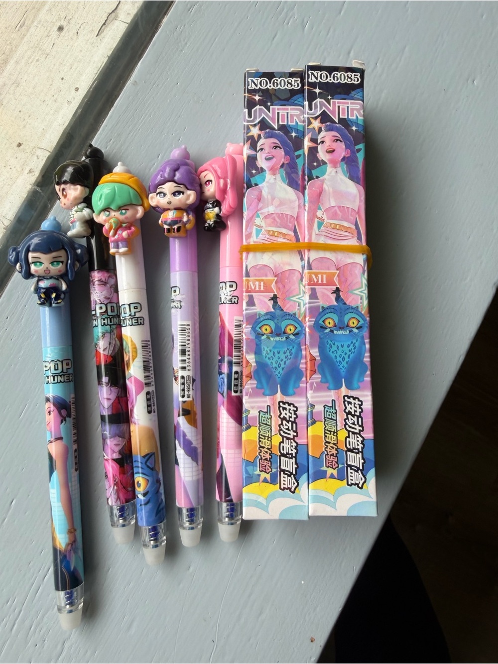 KPop Demon Hunter Pen Pack and 4 blind box pens